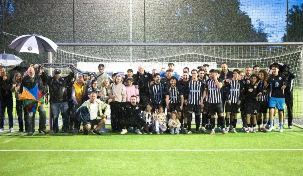 Senioren-Fußballteam beim Spiel